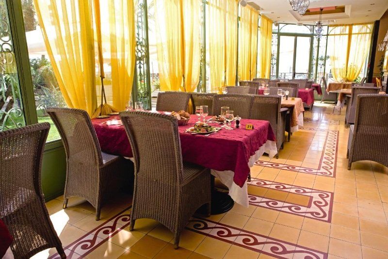 Hotel Vendome Menton - Reouverture ภายนอก รูปภาพ